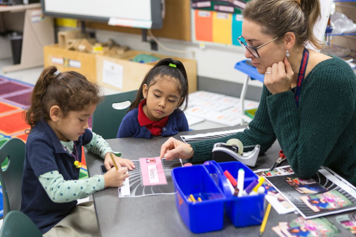 Multilingual Learning District Provides Opportunities For Dual Language Learning News Story - Skelly Elementary School
