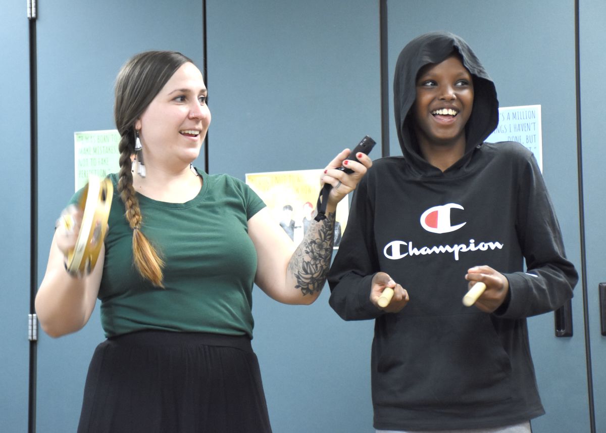 gideon-pond-teacher-connects-students-with-culture-through-music-details