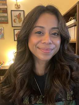 Image of Wendy Rivera in her office