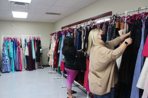 Independent dress discount shops near me