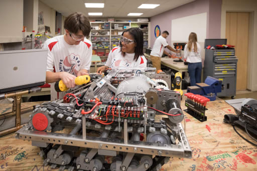 What Are Robotics Workshops For High Schoolers Like?