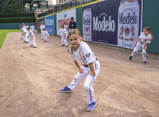 NOTRE DAME TO ONCE AGAIN HOST TIGERS SUMMER BASEBALL/SOFTBALL CAMPS -  Catholic School, Notre Dame