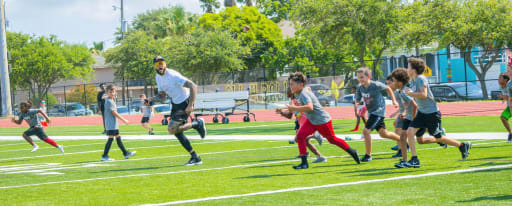 Mike Evans Family Foundation provides meals in Galveston, Local Sports