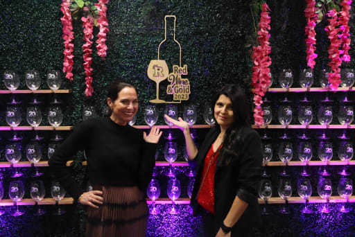 Wine with gold wire outlet