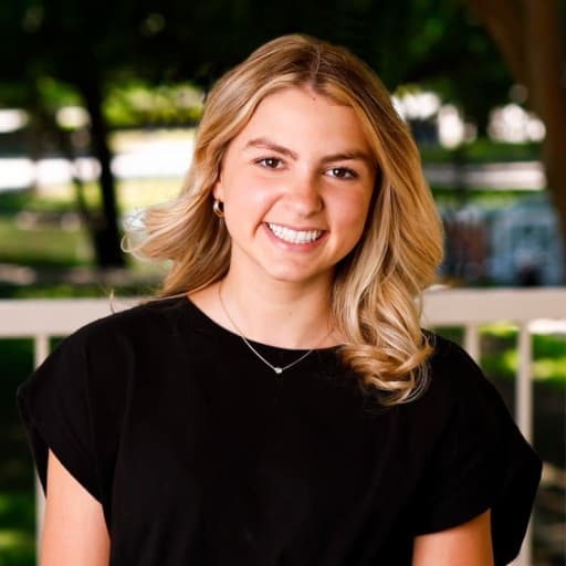 Shelton Alumna Kyndall Hodgson From Baylor with a Double Major and Now Works as a Legal Marketing Assistant for Global Law Firm Fragomen