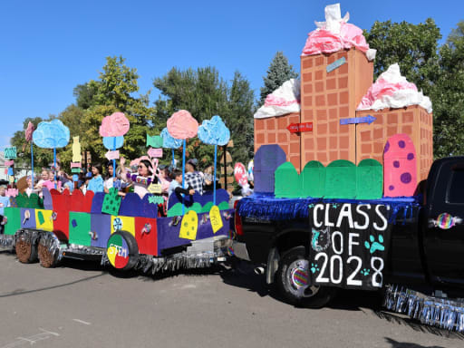 SWEETS GALORE AT &lsquo;CANDY LAND&rsquo; HOMECOMING PARADE | What&rsquo;s Up WPS 
