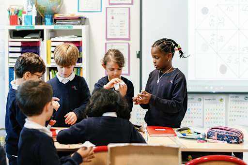 EIB Paris Welcomes EIB Trocadro - Bilingual Elementary School | News  Details