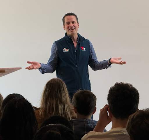 mardee rafanan マルデ NBC4 New York Meteorologist and Harvey Alum Raphael Miranda '95