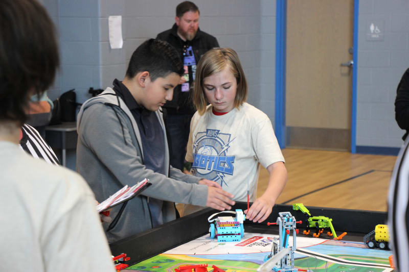 New Braunfels Middle School Students work together at robotics competition