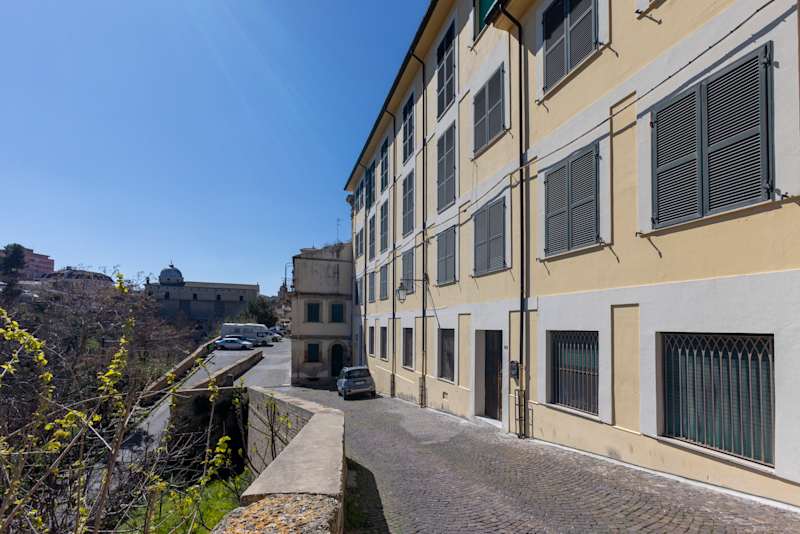 The entrance to Cuore on a cobblestone street in historic Lanciano