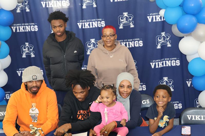 Jaylen Day and family at National Signing Day