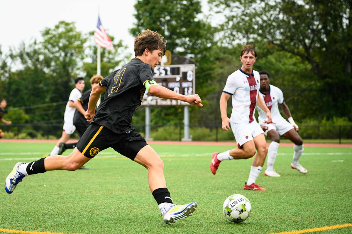 Bruins Battle Avon Old Farms in Defeat