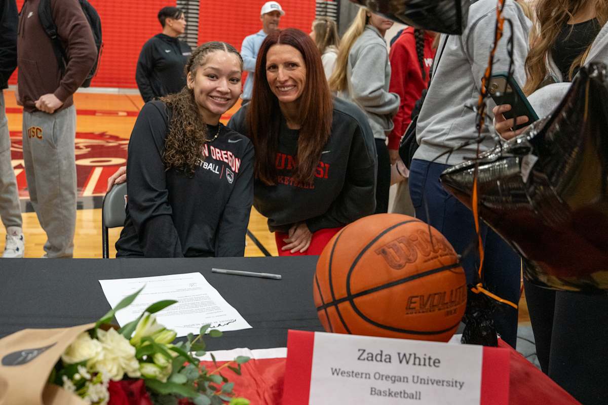 Zada White signing day