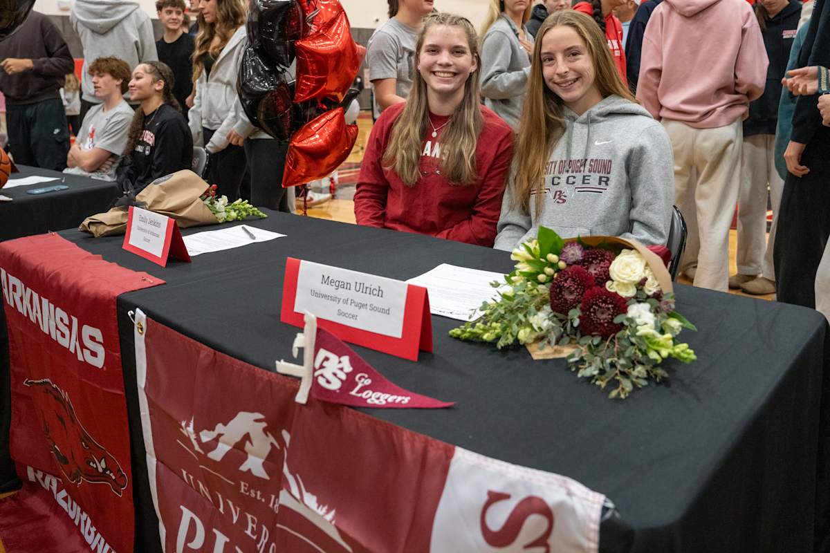 Emily Jenkins and Megan Ulrich signing day