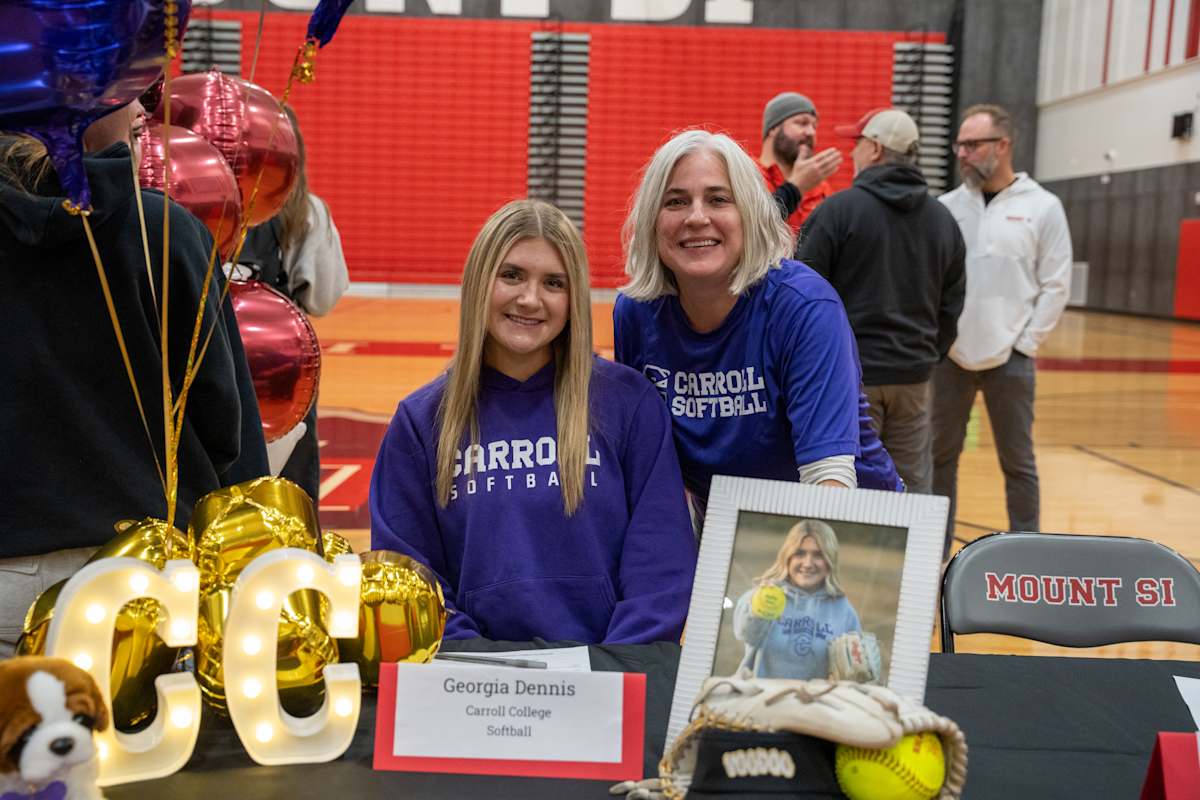 Georgia Dennis signing day