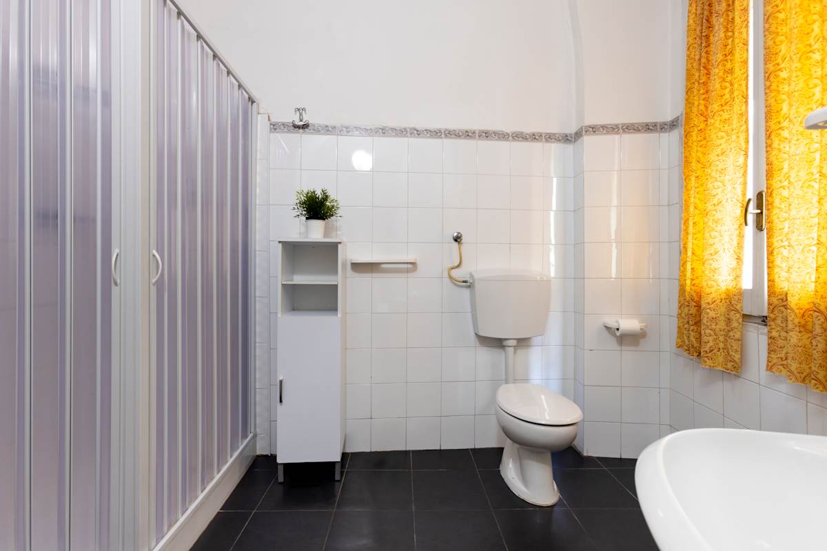 A private ensuite bathroom inside Allegria residence