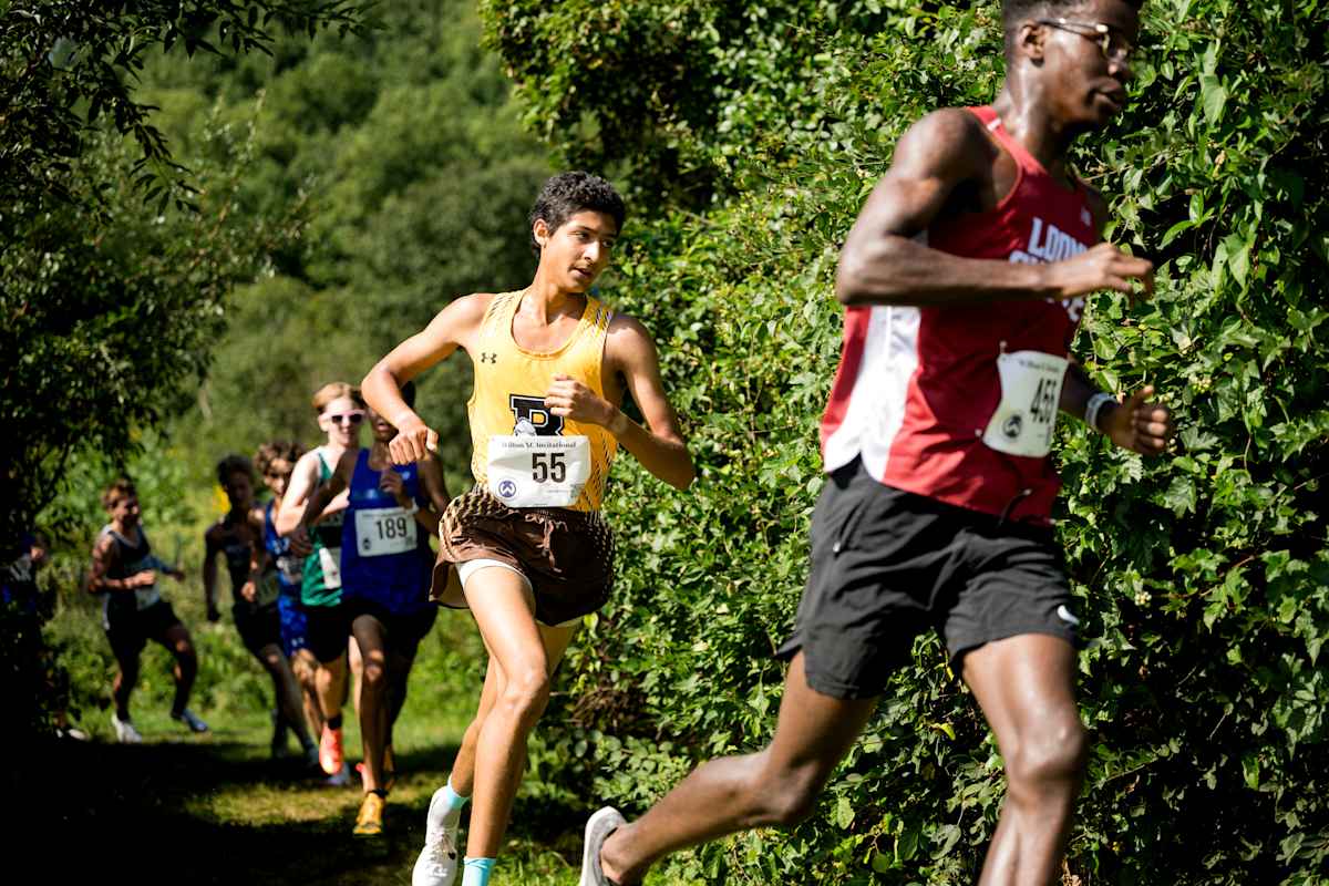 Cross Country Starts Season at Wilton Invitational