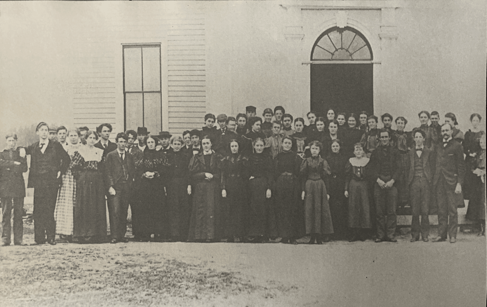Foto histórica de uma turma de formandos da Washington Academy