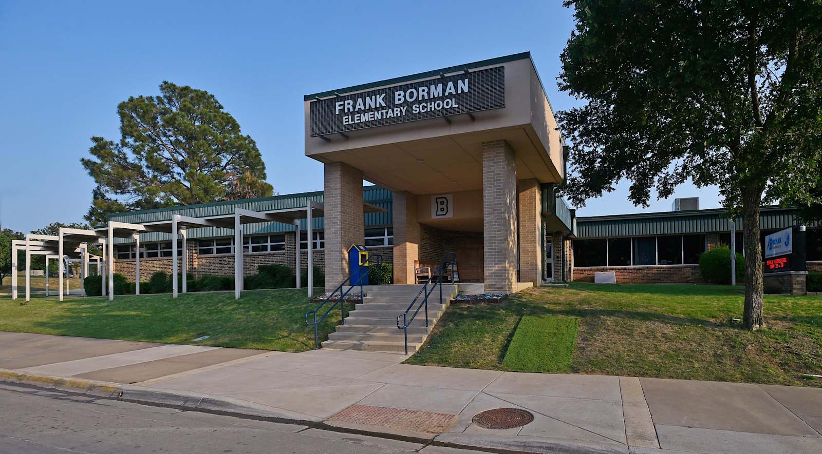 Borman Elementary School — Campus