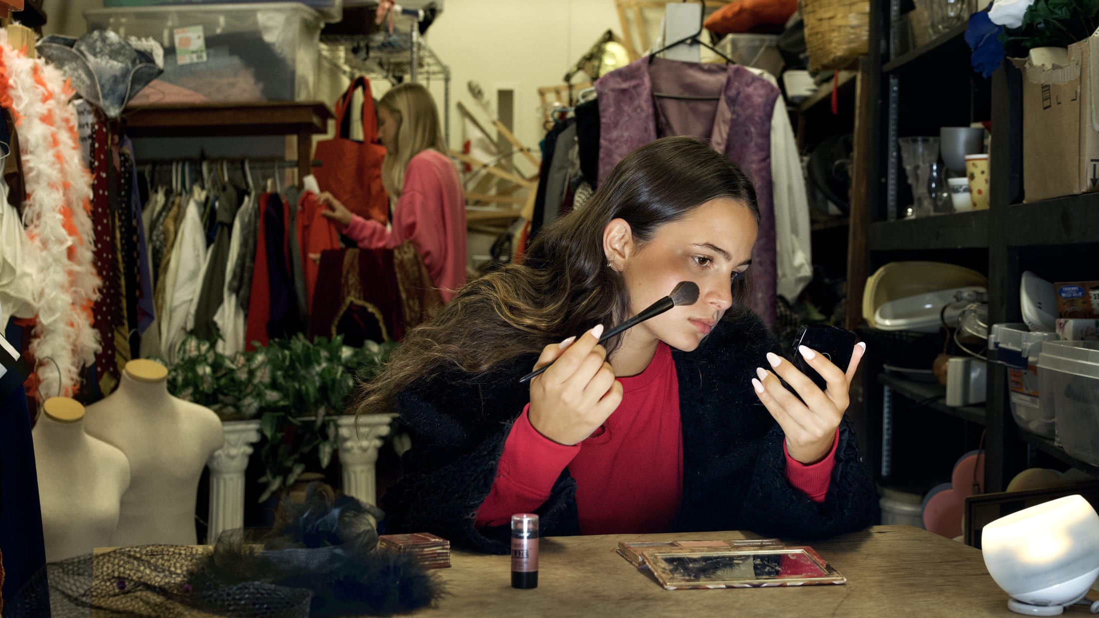 Estudante de artes nos bastidores
