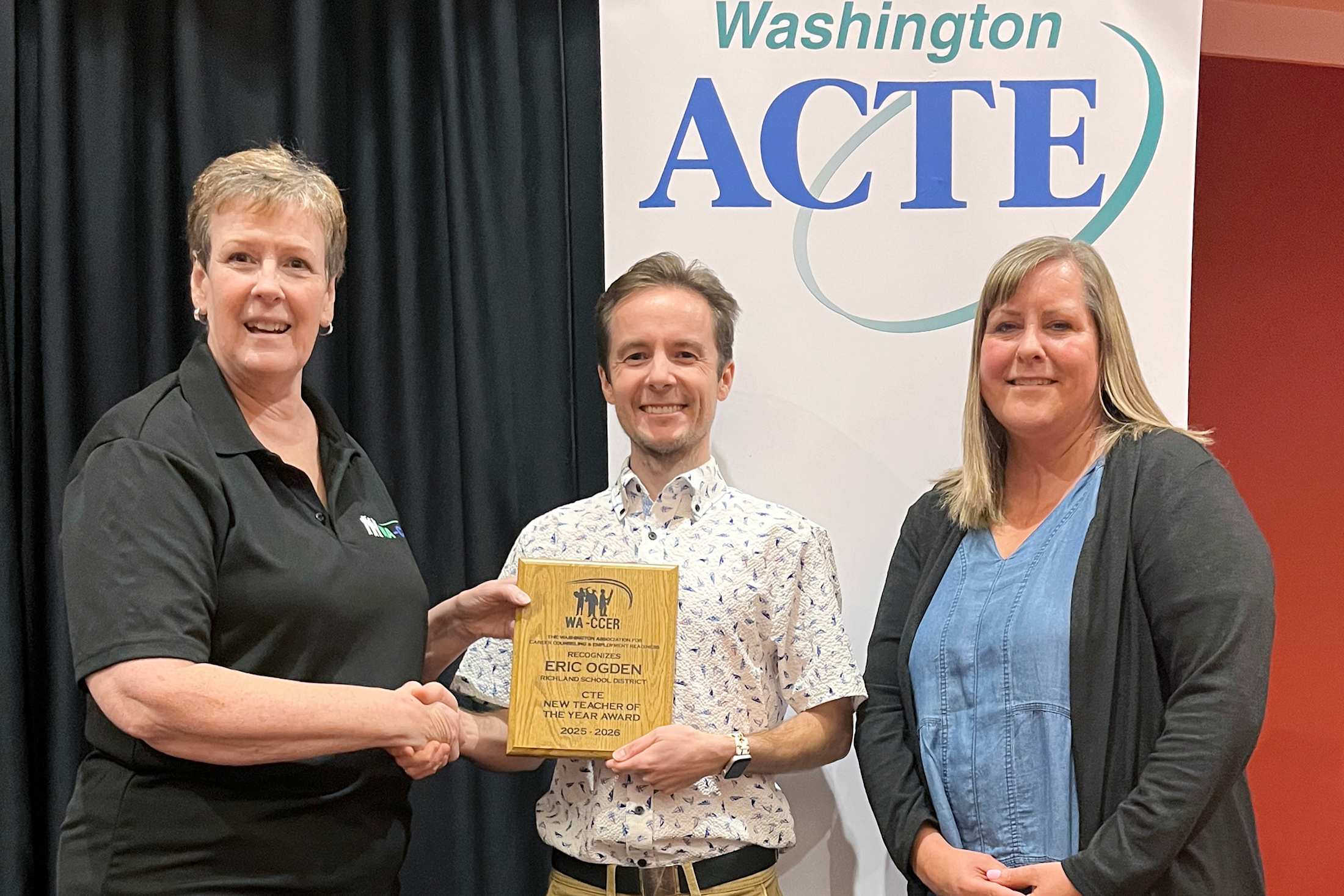 Eric Ogden receiving CTE award