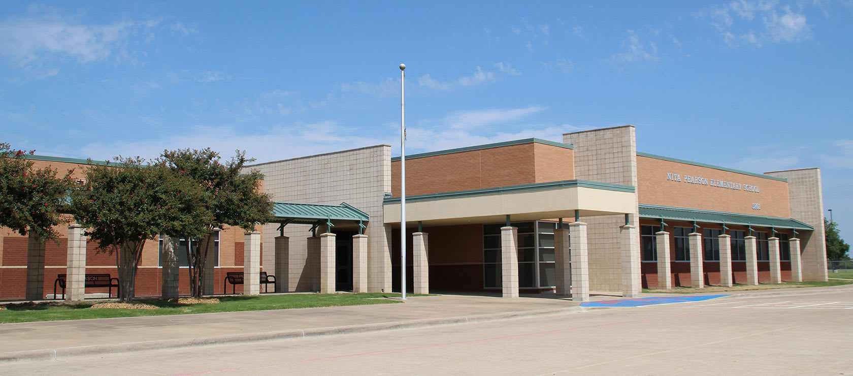 GIS Insights Improve School Management | Summer 2014 | ArcUser, image size:1680x740