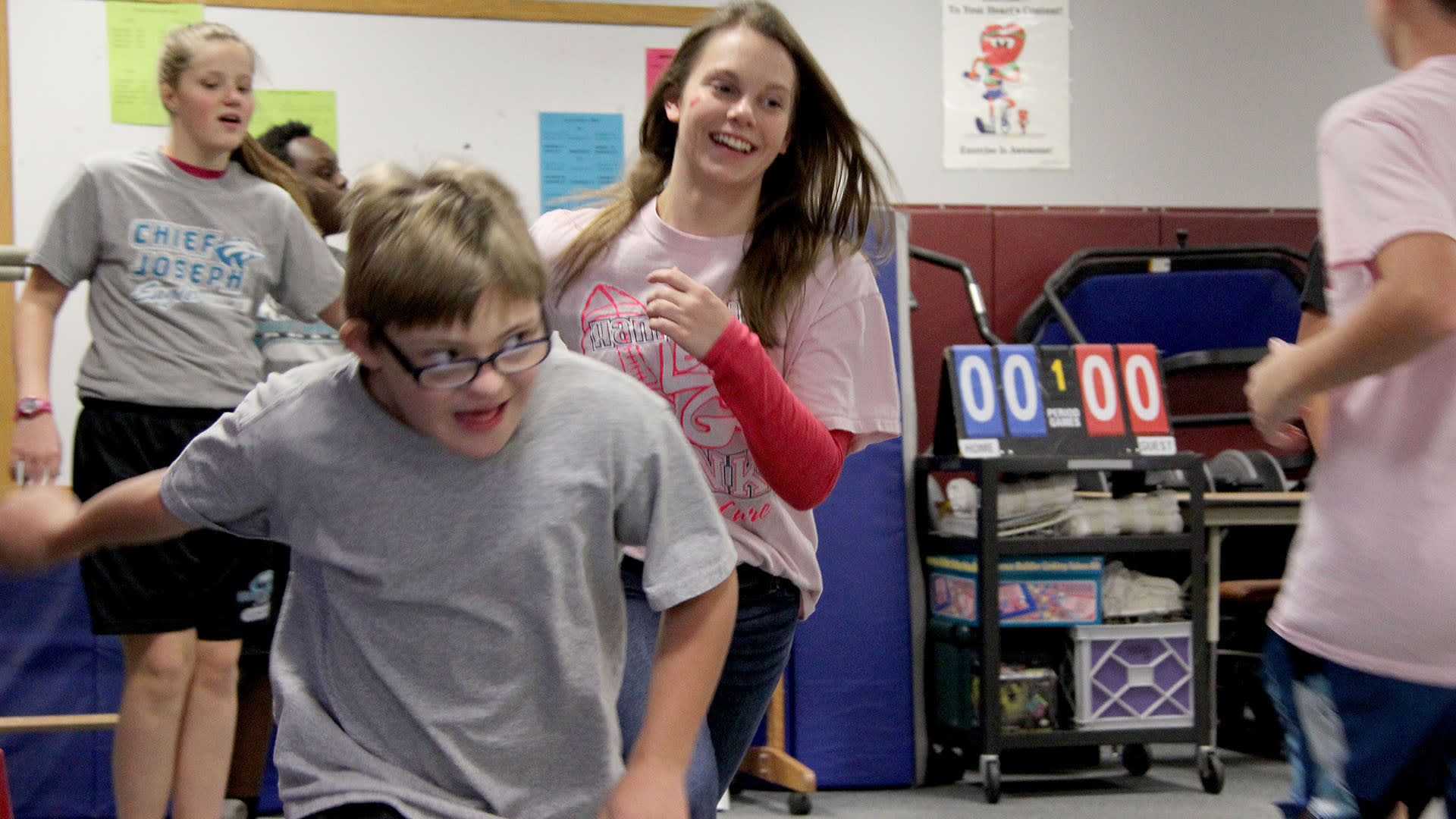 Student leaders at Chief Joseph Middle School spend an adaptive physical education class with students receiving special educ