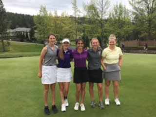 Hanford Golf team posing on the course