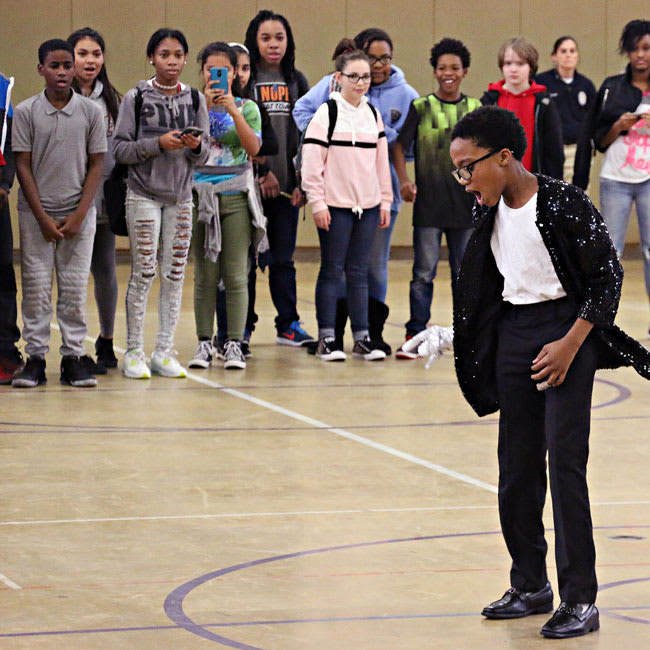 Paseo student performing MJ