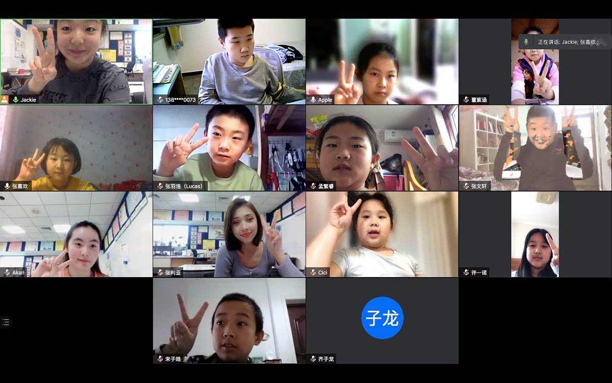 A video messaging screenshot with children making the V sign
