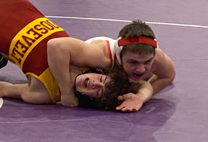 Red Knight Qualifies to Wrestle at State