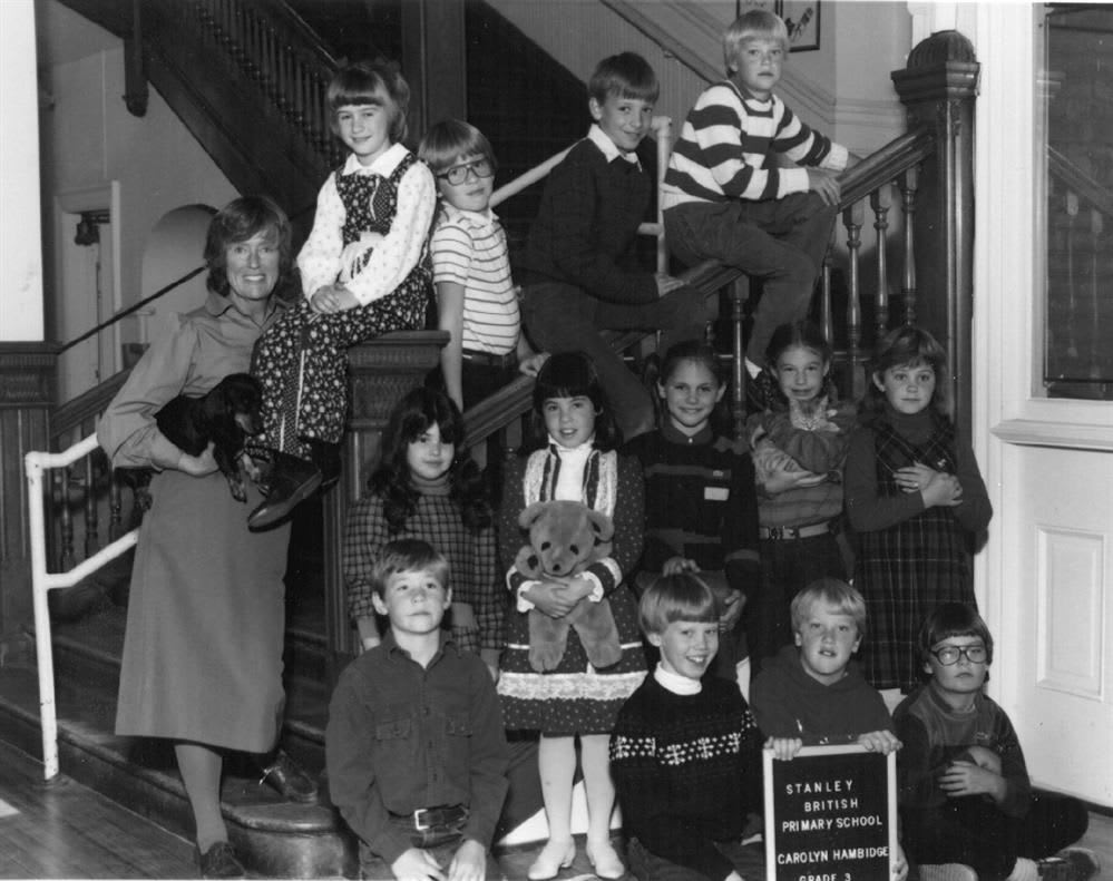 Carolyn Hambidge with Stanley students at the original Stanley School