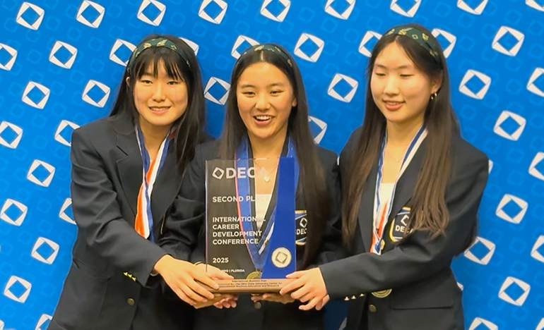 HHS DECA Winners