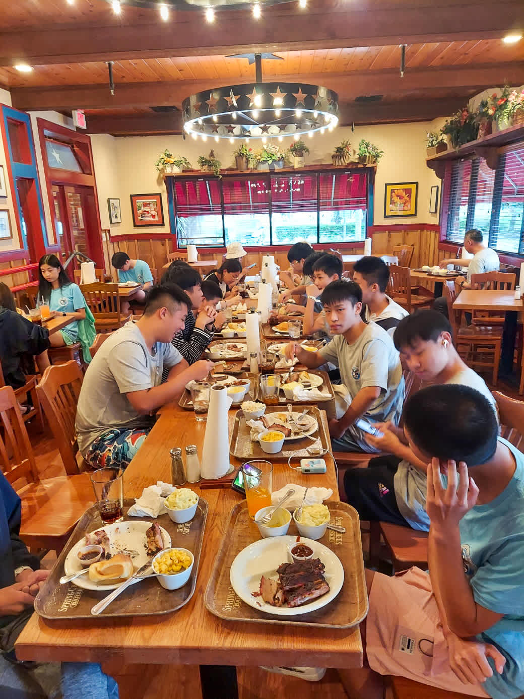 ILTexas Global summer camp student group photo on campus