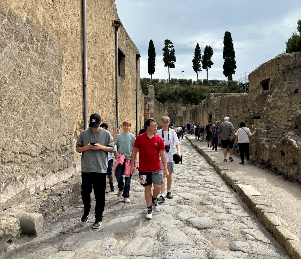 CCI students walking through Pompeii