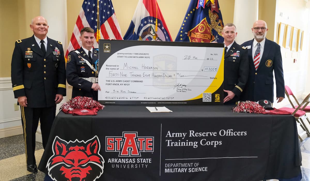 Michael Henderson ’22 participates in an Army ROTC event.