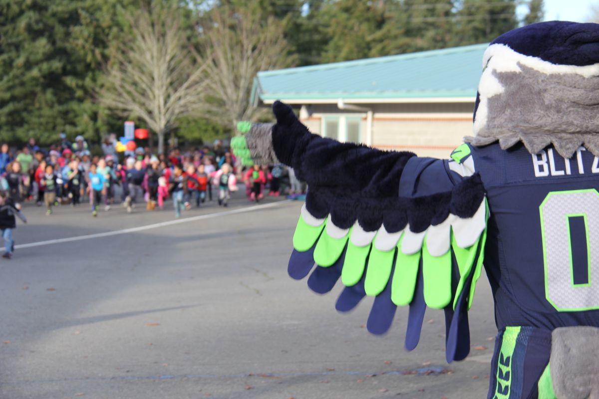 Seattle Seahawks mascot visits Moscow Middle School