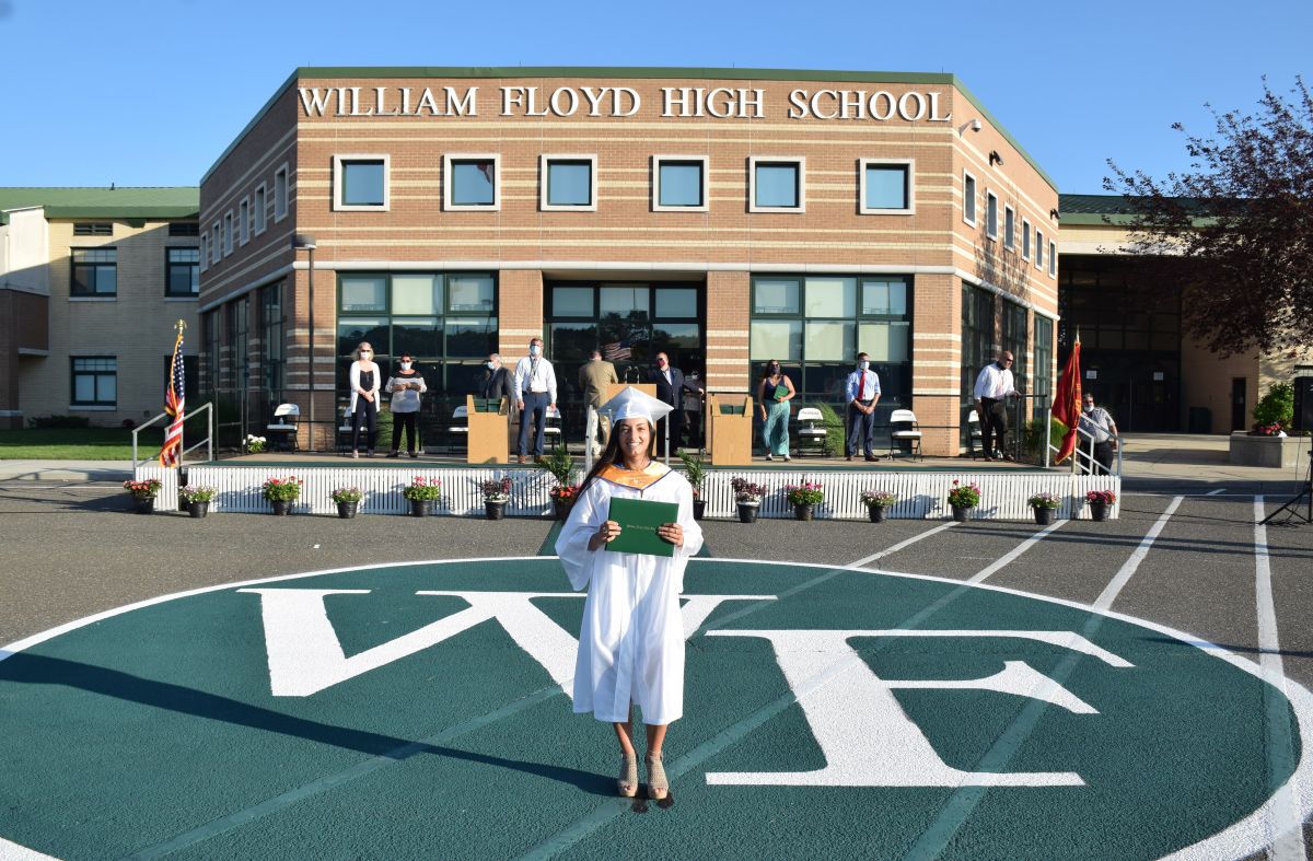 William Floyd High School Curbside Graduation Images News Post