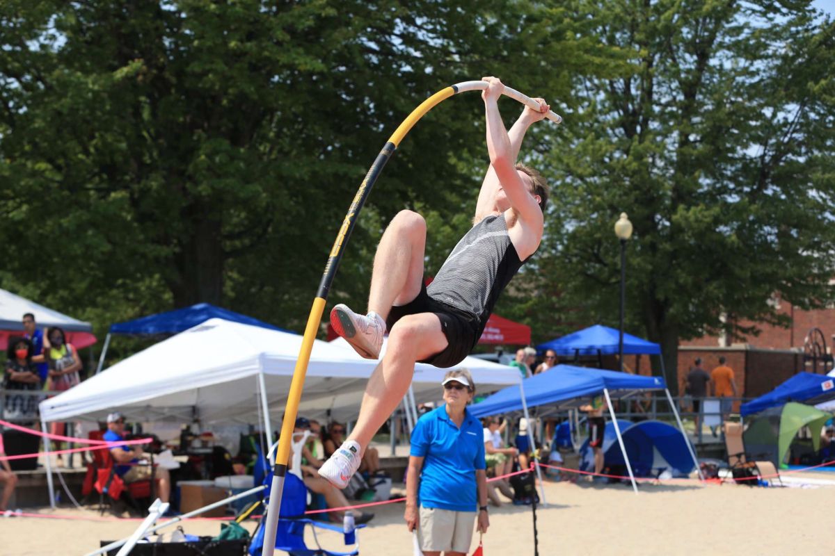 Robinson '22 Breaks School Pole Vault Record! | Athletic News Details