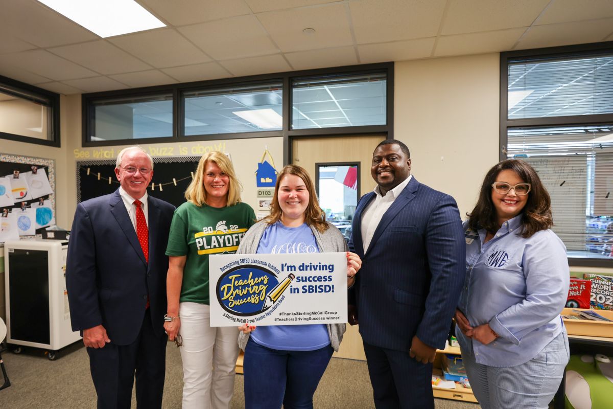 Meadow Wood Elementary teacher named May Teachers Driving Success