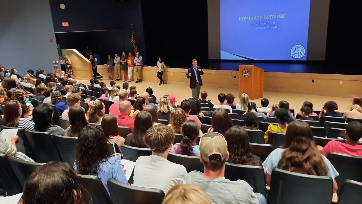 Students arrive for freshman and new student orientation | News Story
