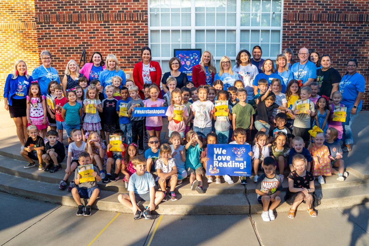 San Angelo READS! First Event of School Year Gifts Kindergarteners