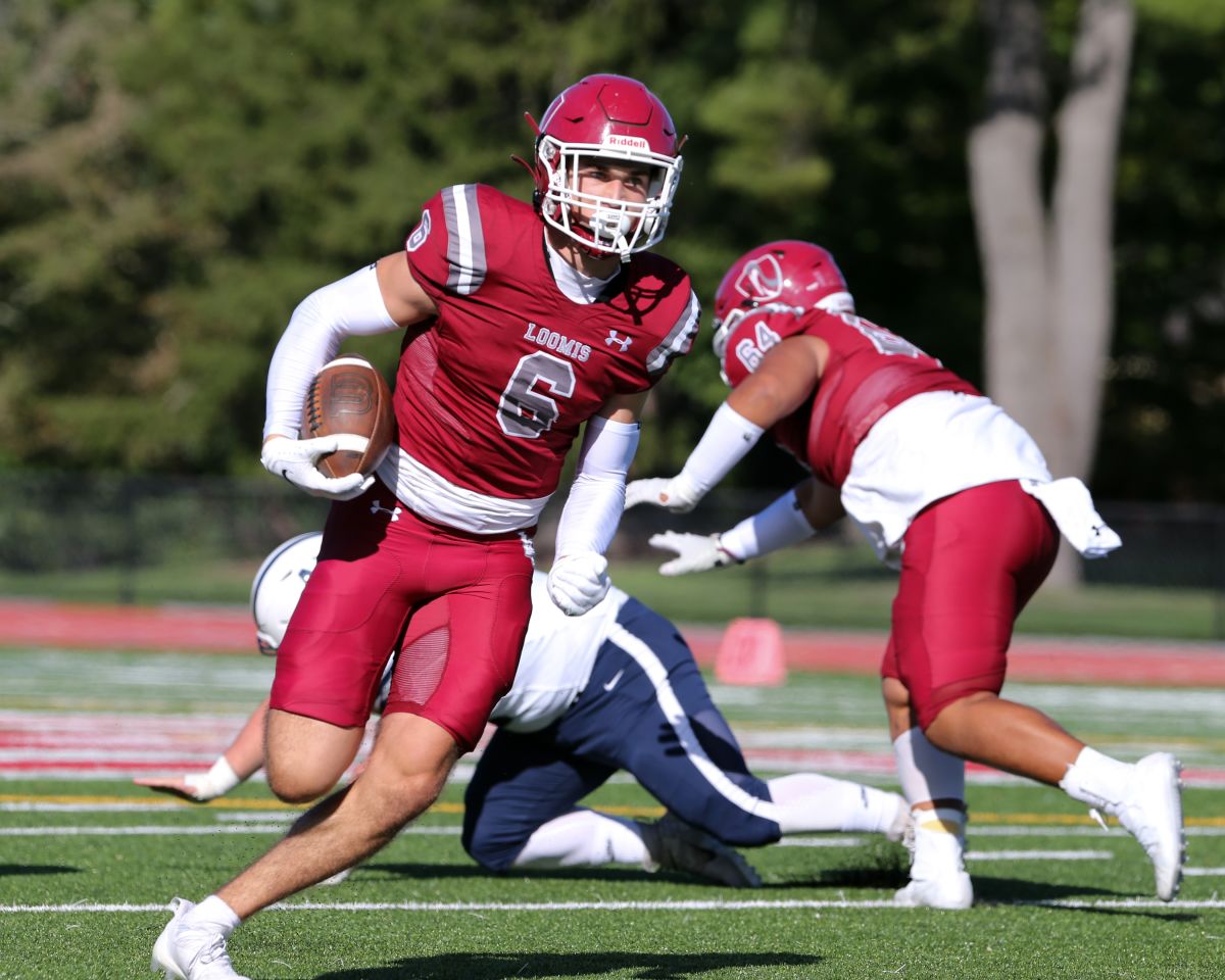 Football Wins Big to Open Season The Loomis Chaffee School