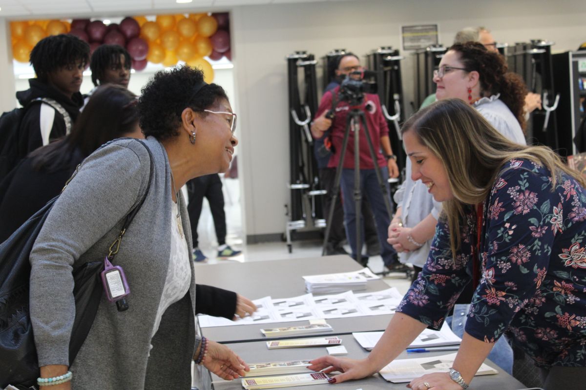 Mount Vernon High School hosts back-to-school night | News Details