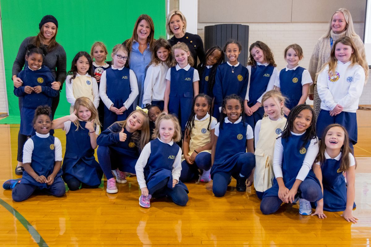 6ABC Chief Meteorologist Cecily Tynan P’26 Visits News Detail Page