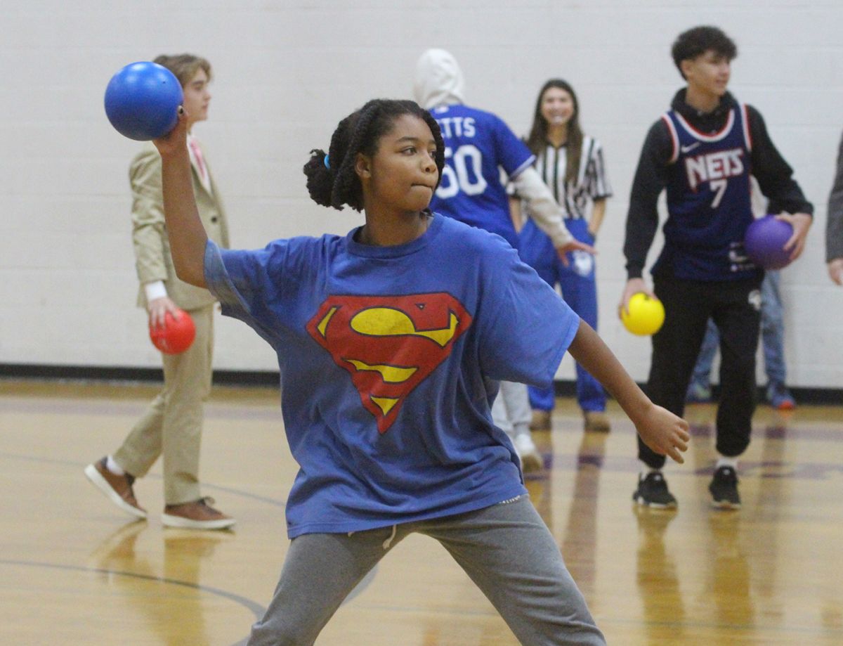 9th and 10th Grade Classes Compete in Dodgeball Morristown Beard