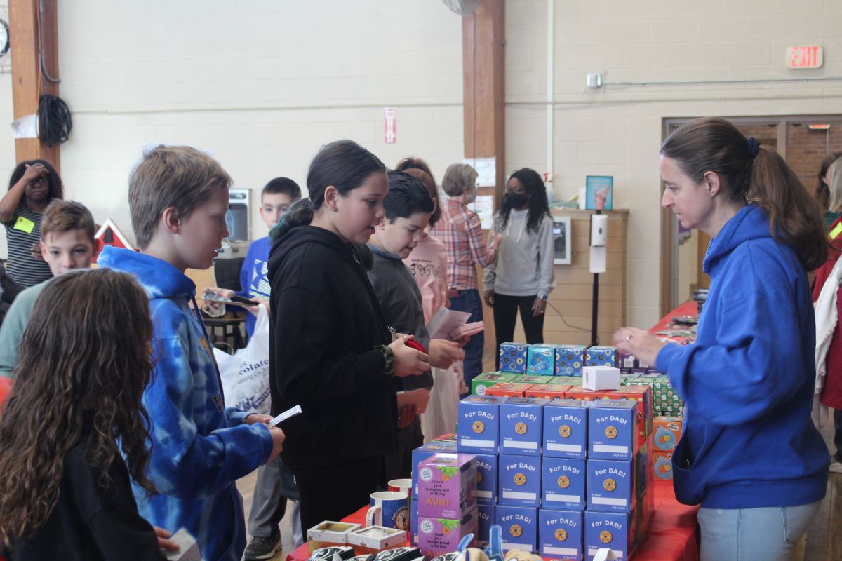Little Britain PTO hosts holiday fair News Story