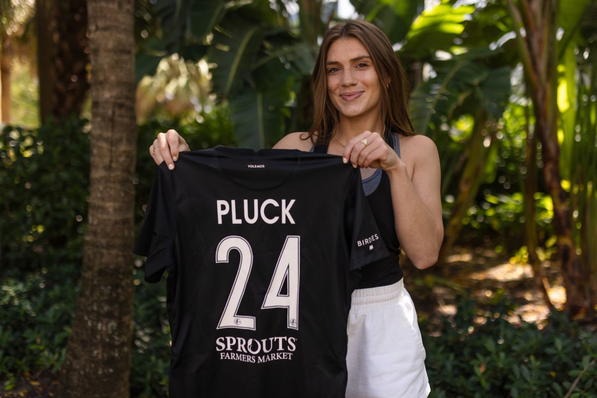 Mackenzie Pluck '18 Signs With Angel City FC of NWSL