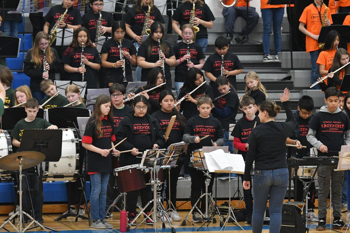 6th Grade Students Perform in Mega Band | News