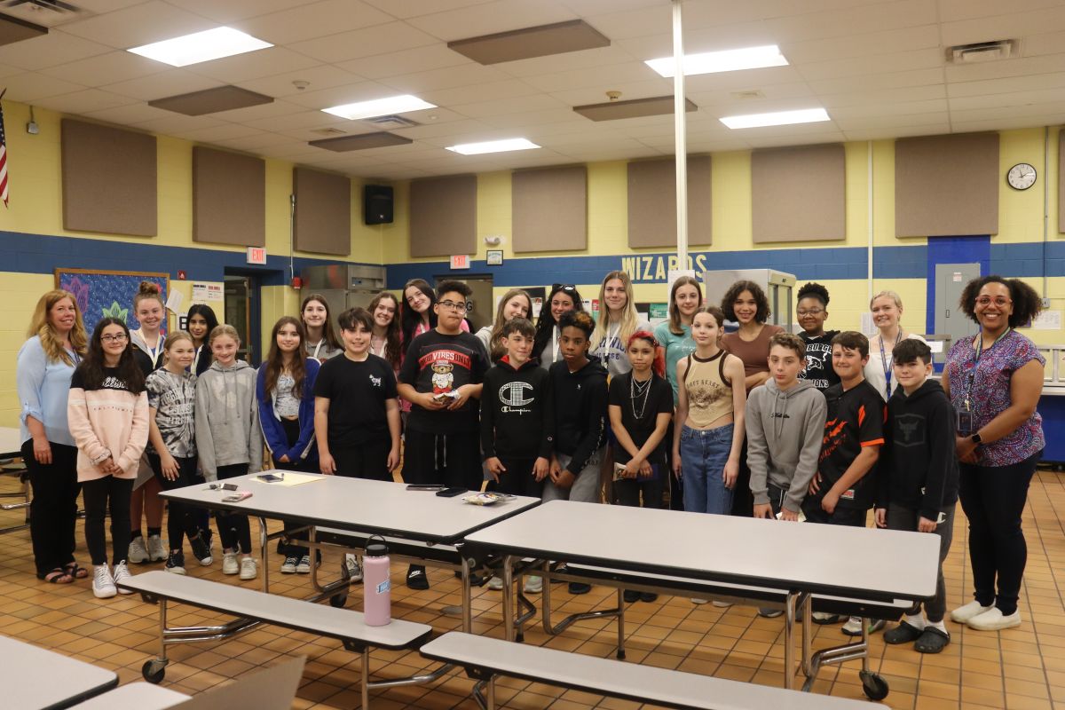 National English Honor Society Students Mentor Sixth Graders, Arrange